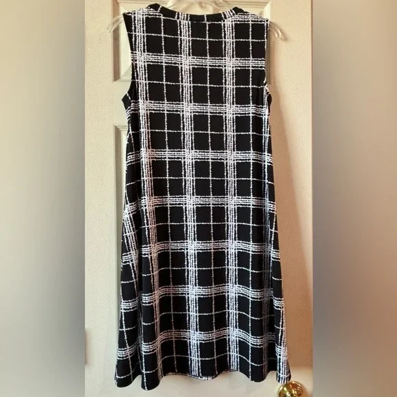 Apt 9 Windowpane Dress Black and White with Cutouts at Neck and Pockets. Sz XS - Picture 2 of 7